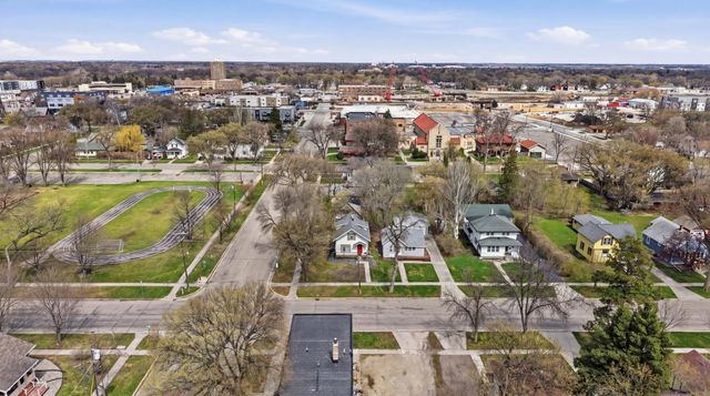 1002 4th Avenue S, Moorhead, MN 56560