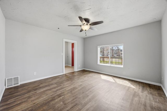 1002 4th Avenue S, Moorhead, MN 56560