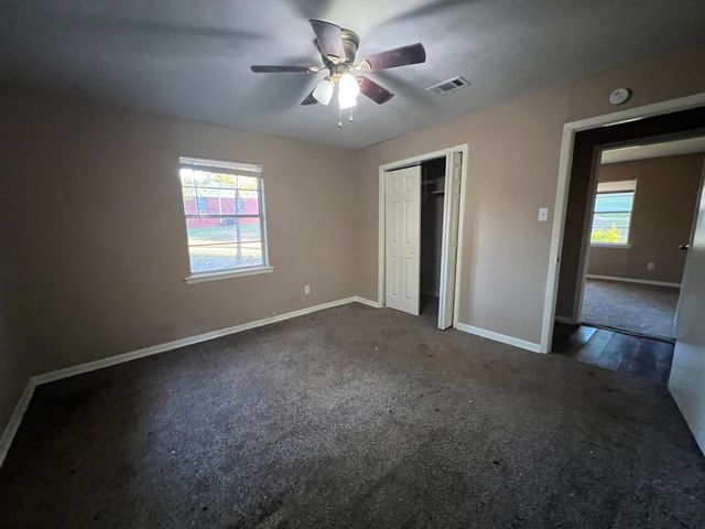 309 E Donna St, White Oak, TX 75693