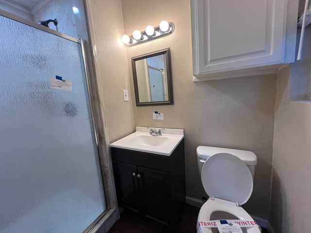 309 E Donna St, White Oak, TX 75693