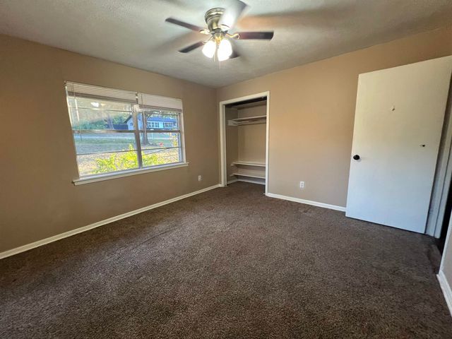 309 E Donna St, White Oak, TX 75693