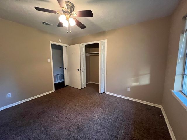 309 E Donna St, White Oak, TX 75693