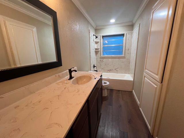 309 E Donna St, White Oak, TX 75693