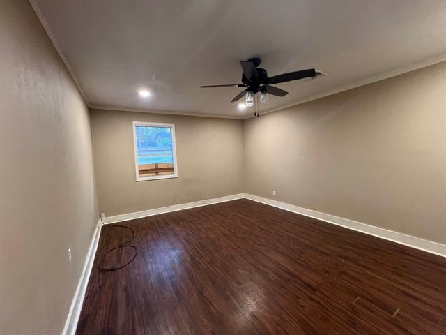 309 E Donna St, White Oak, TX 75693