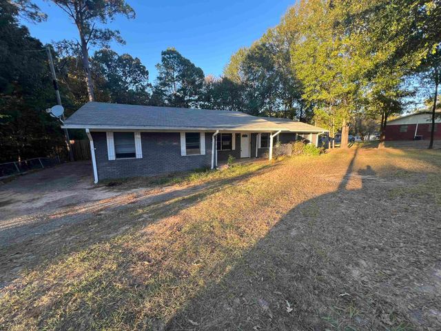 309 E Donna St, White Oak, TX 75693