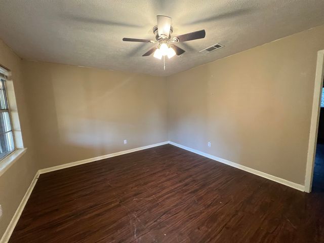 309 E Donna St, White Oak, TX 75693