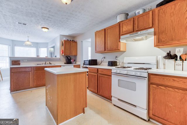 679 Michael Cir, Monroe, GA 30655