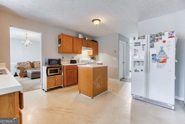 679 Michael Cir, Monroe, GA 30655