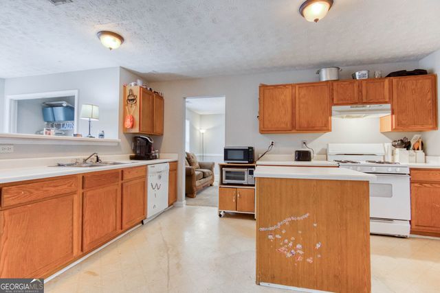 679 Michael Cir, Monroe, GA 30655