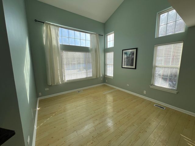 157 CONCORD Lane 157, Carol Stream, IL 60188