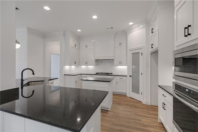 1600 Montrose Avenue, Bentonville, AR 72713