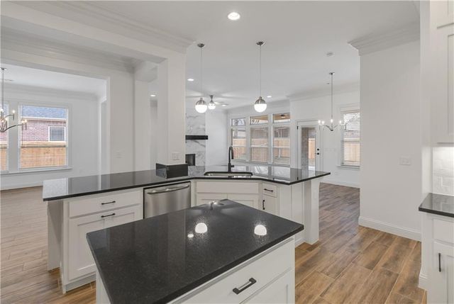 1600 Montrose Avenue, Bentonville, AR 72713