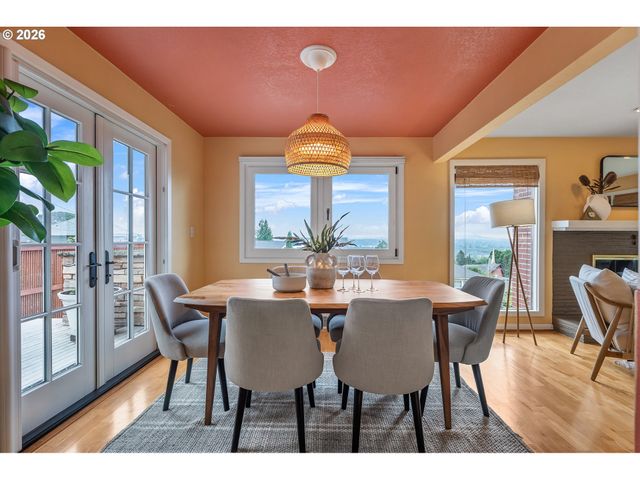 307 Sw HAMILTON St, Portland, OR 97239