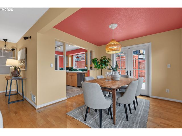 307 Sw HAMILTON St, Portland, OR 97239