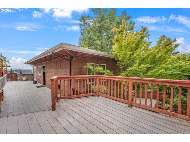 307 Sw HAMILTON St, Portland, OR 97239