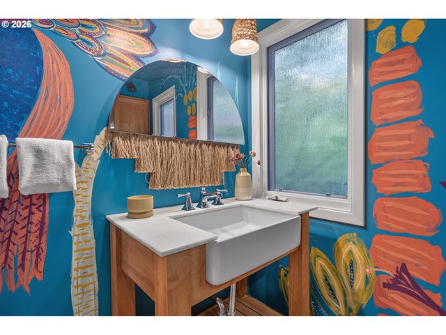 307 Sw HAMILTON St, Portland, OR 97239