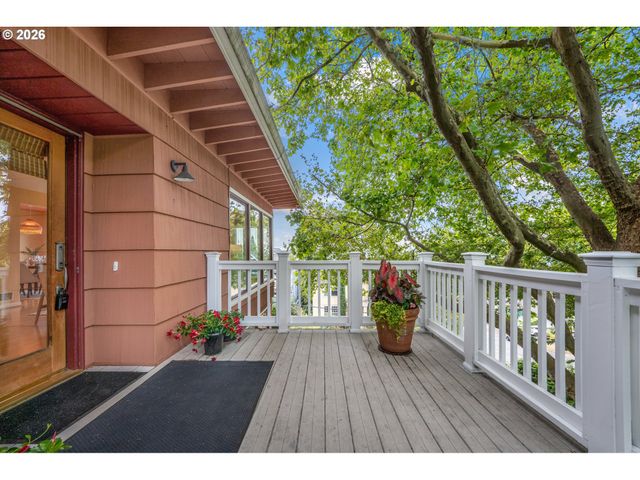 307 Sw HAMILTON St, Portland, OR 97239
