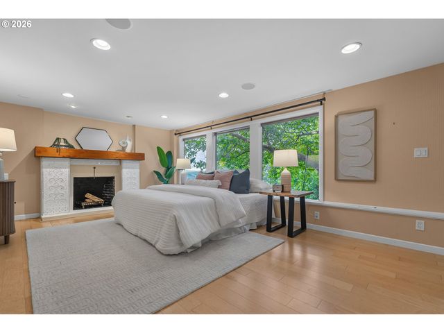 307 Sw HAMILTON St, Portland, OR 97239
