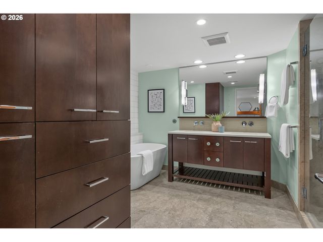 307 Sw HAMILTON St, Portland, OR 97239