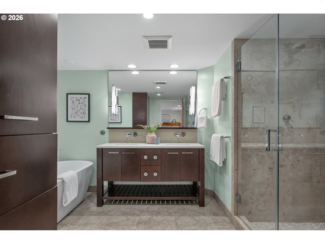 307 Sw HAMILTON St, Portland, OR 97239