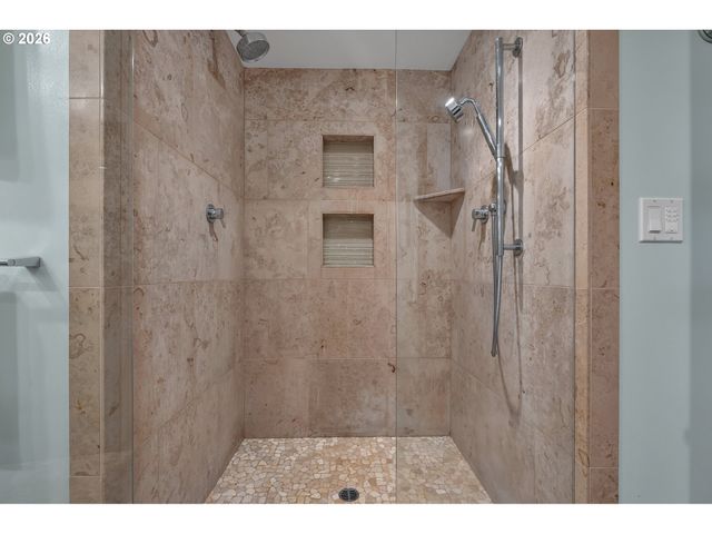 307 Sw HAMILTON St, Portland, OR 97239