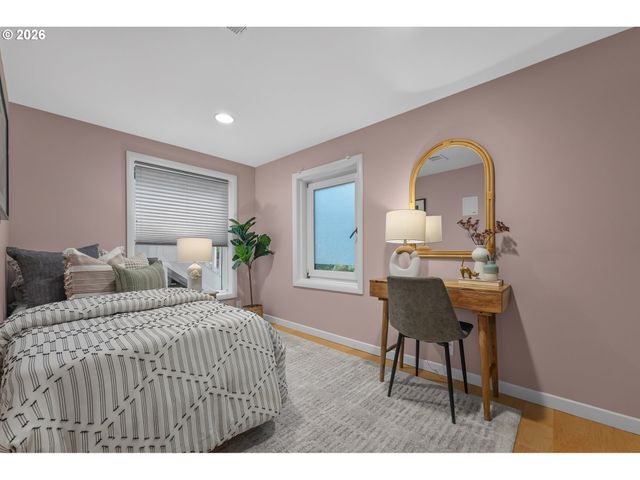 307 Sw HAMILTON St, Portland, OR 97239