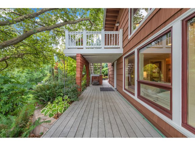 307 Sw HAMILTON St, Portland, OR 97239