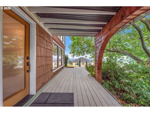 307 Sw HAMILTON St, Portland, OR 97239