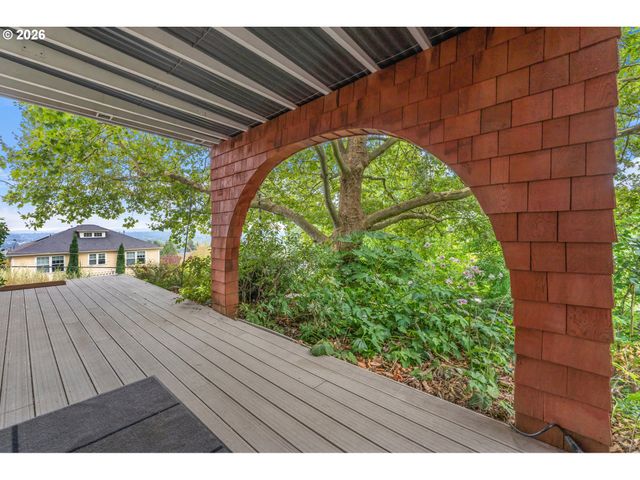 307 Sw HAMILTON St, Portland, OR 97239