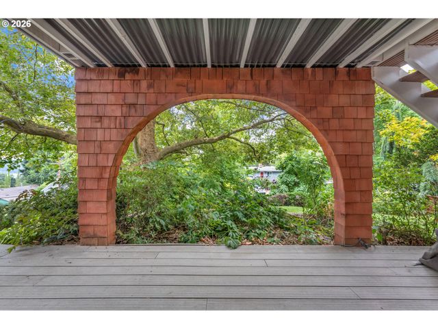 307 Sw HAMILTON St, Portland, OR 97239
