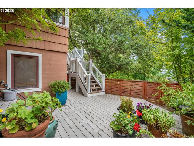 307 Sw HAMILTON St, Portland, OR 97239