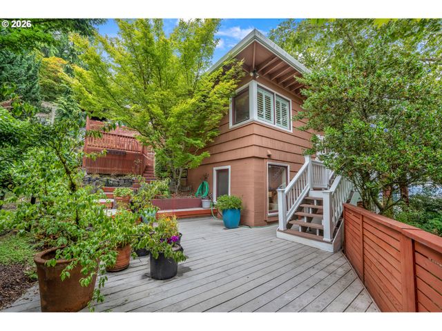 307 Sw HAMILTON St, Portland, OR 97239