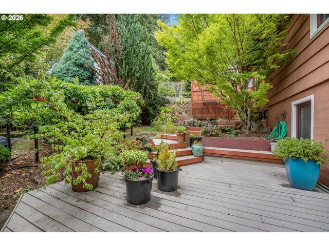 307 Sw HAMILTON St, Portland, OR 97239