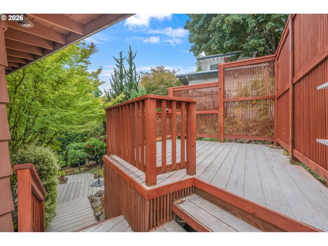 307 Sw HAMILTON St, Portland, OR 97239