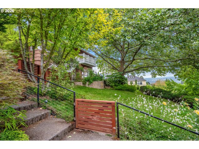 307 Sw HAMILTON St, Portland, OR 97239