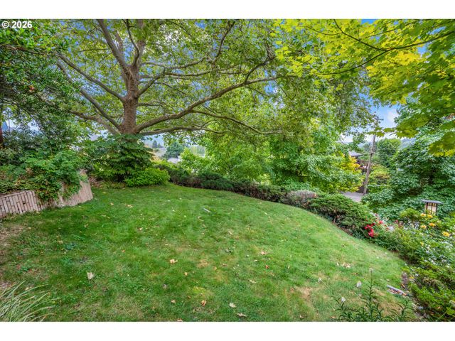 307 Sw HAMILTON St, Portland, OR 97239