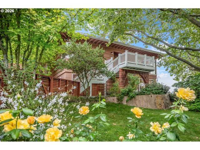 307 Sw HAMILTON St, Portland, OR 97239