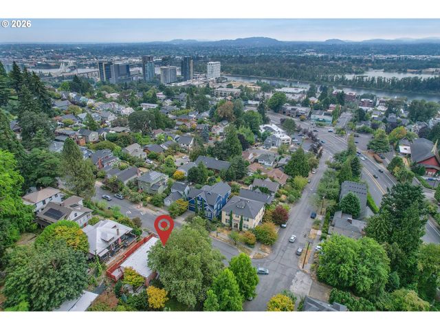 307 Sw HAMILTON St, Portland, OR 97239