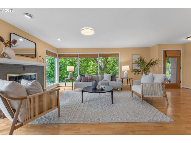 307 Sw HAMILTON St, Portland, OR 97239