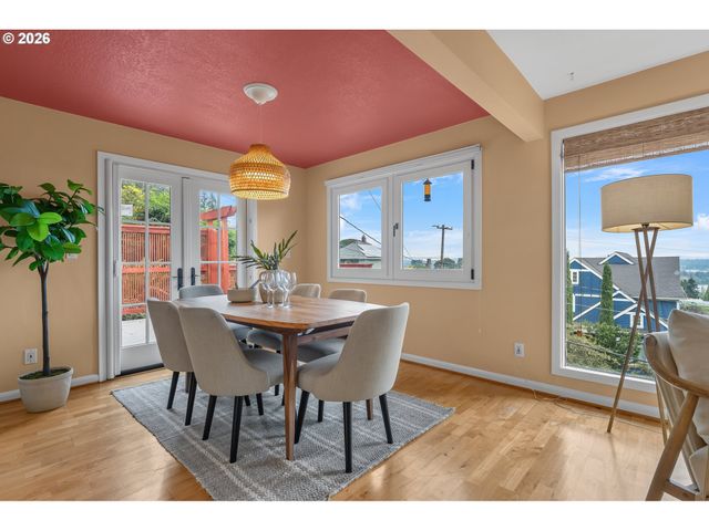 307 Sw HAMILTON St, Portland, OR 97239