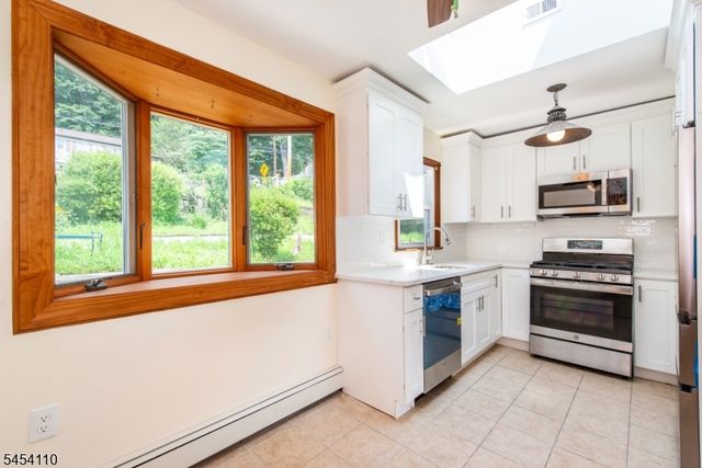 235 Skyline Lake Dr, Ringwood Boro, NJ 07456