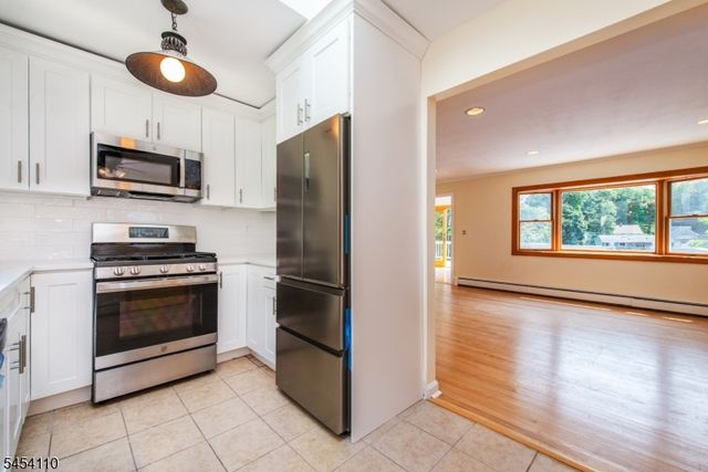 235 Skyline Lake Dr, Ringwood Boro, NJ 07456