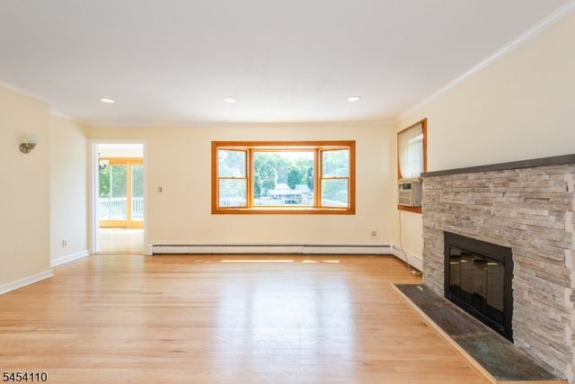 235 Skyline Lake Dr, Ringwood Boro, NJ 07456