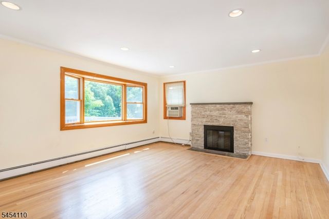 235 Skyline Lake Dr, Ringwood Boro, NJ 07456