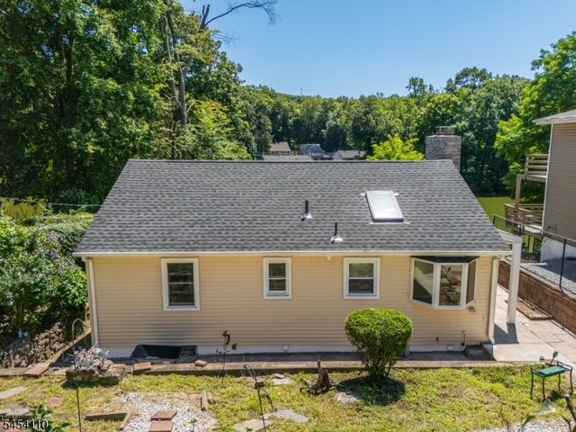 235 Skyline Lake Dr, Ringwood Boro, NJ 07456
