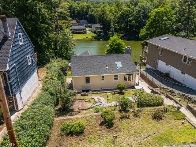 235 Skyline Lake Dr, Ringwood Boro, NJ 07456