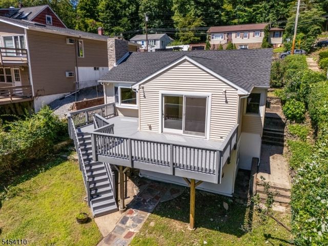 235 Skyline Lake Dr, Ringwood Boro, NJ 07456