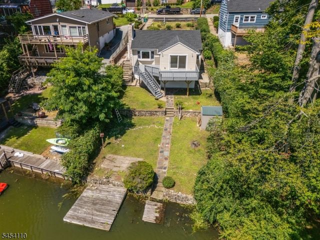 235 Skyline Lake Dr, Ringwood Boro, NJ 07456