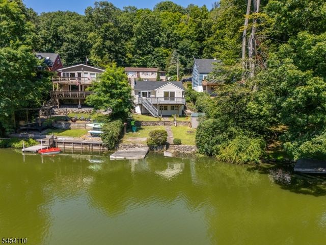 235 Skyline Lake Dr, Ringwood Boro, NJ 07456