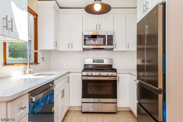 235 Skyline Lake Dr, Ringwood Boro, NJ 07456